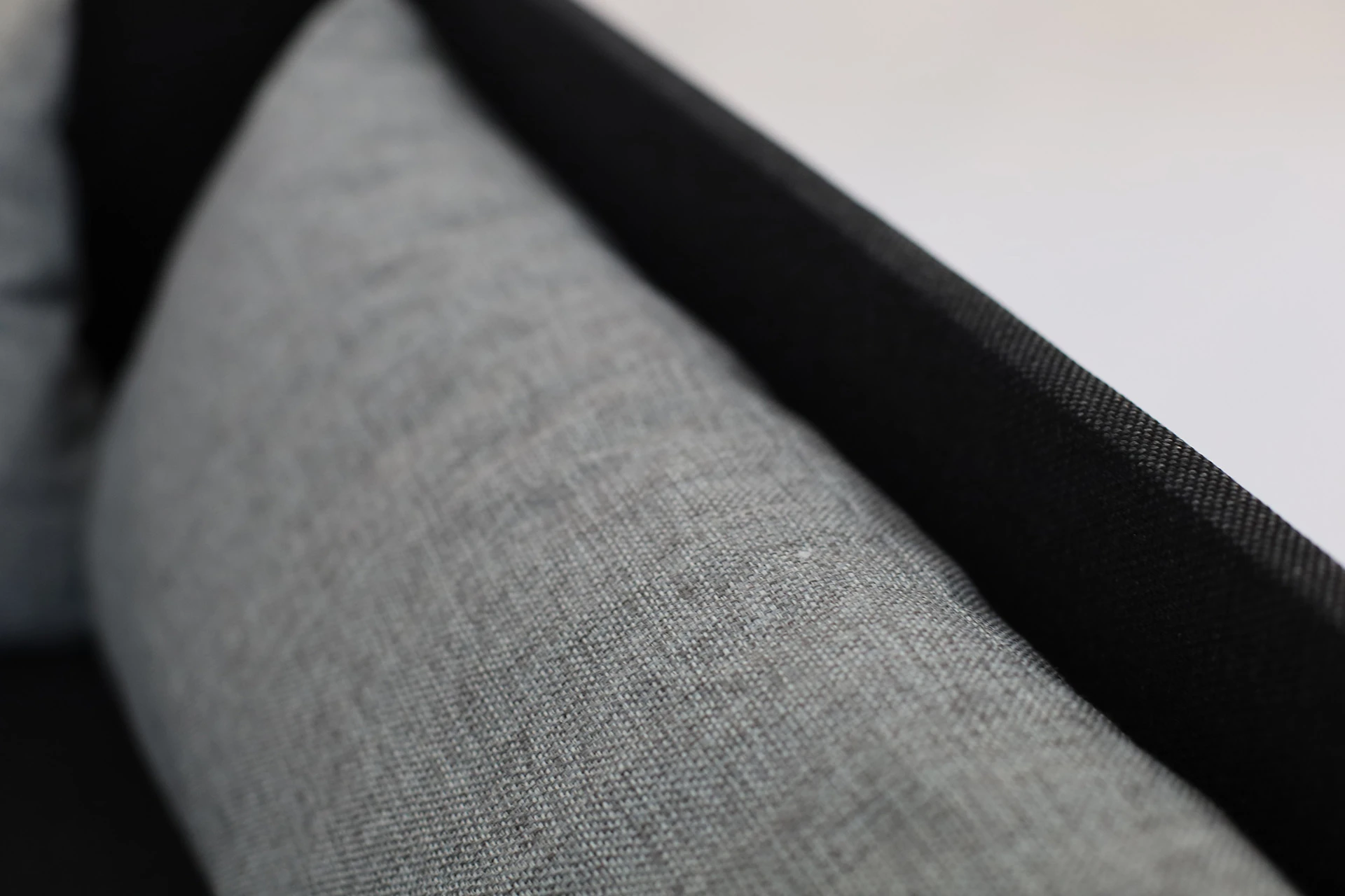 Čalouněná jednolůžková postel s úložným prostorem Hirek Eko 90x200 Černá/Šedá