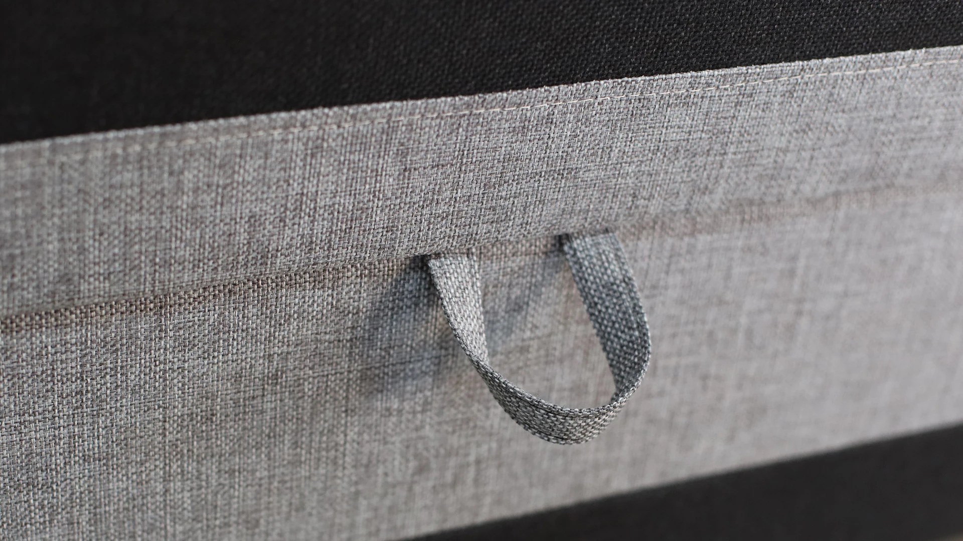 Čalouněná jednolůžková postel s úložným prostorem Hirek Eko 90x200 Černá/Šedá