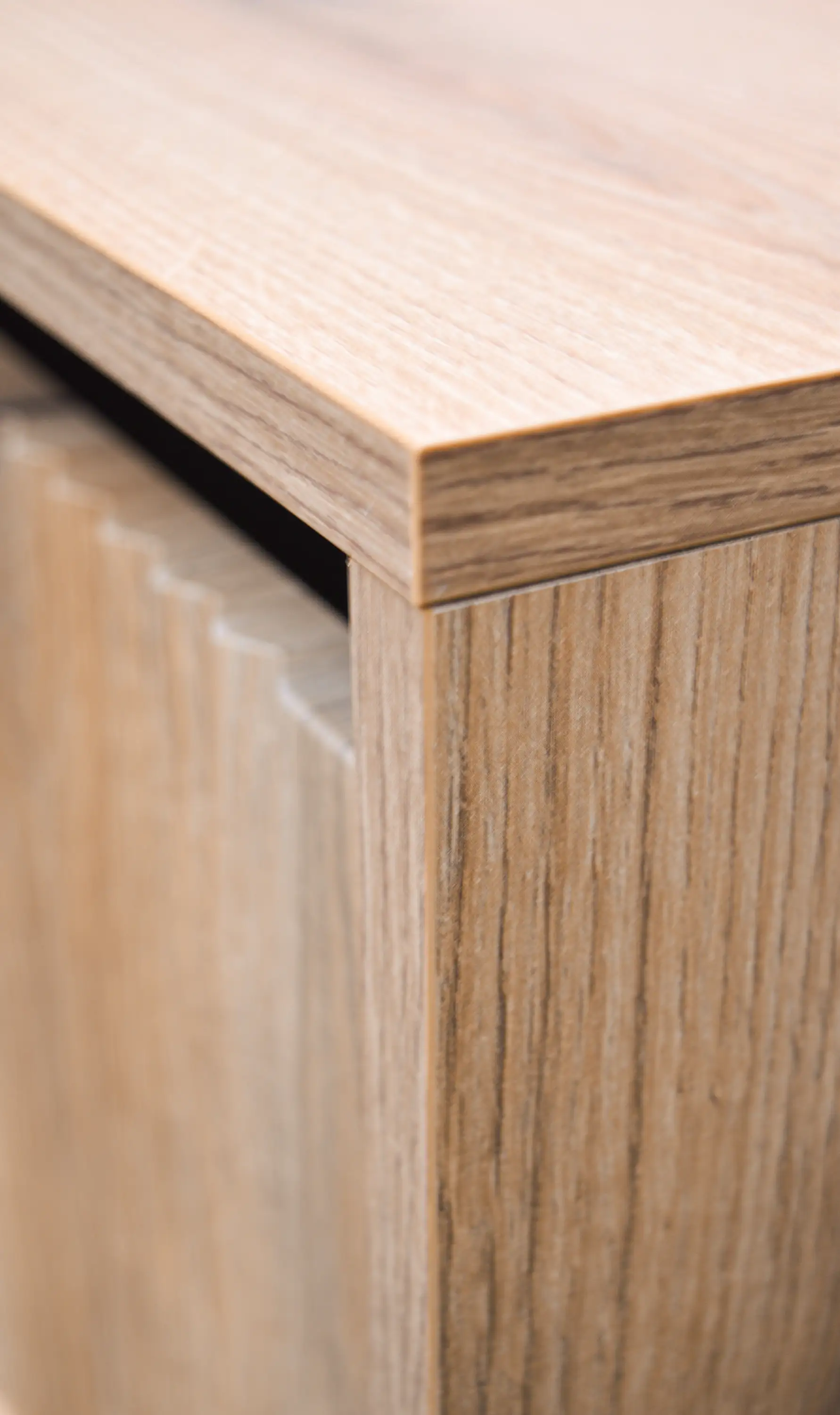 Komoda s drážkovaným čelem Yukashi 3F T813 dub evoke