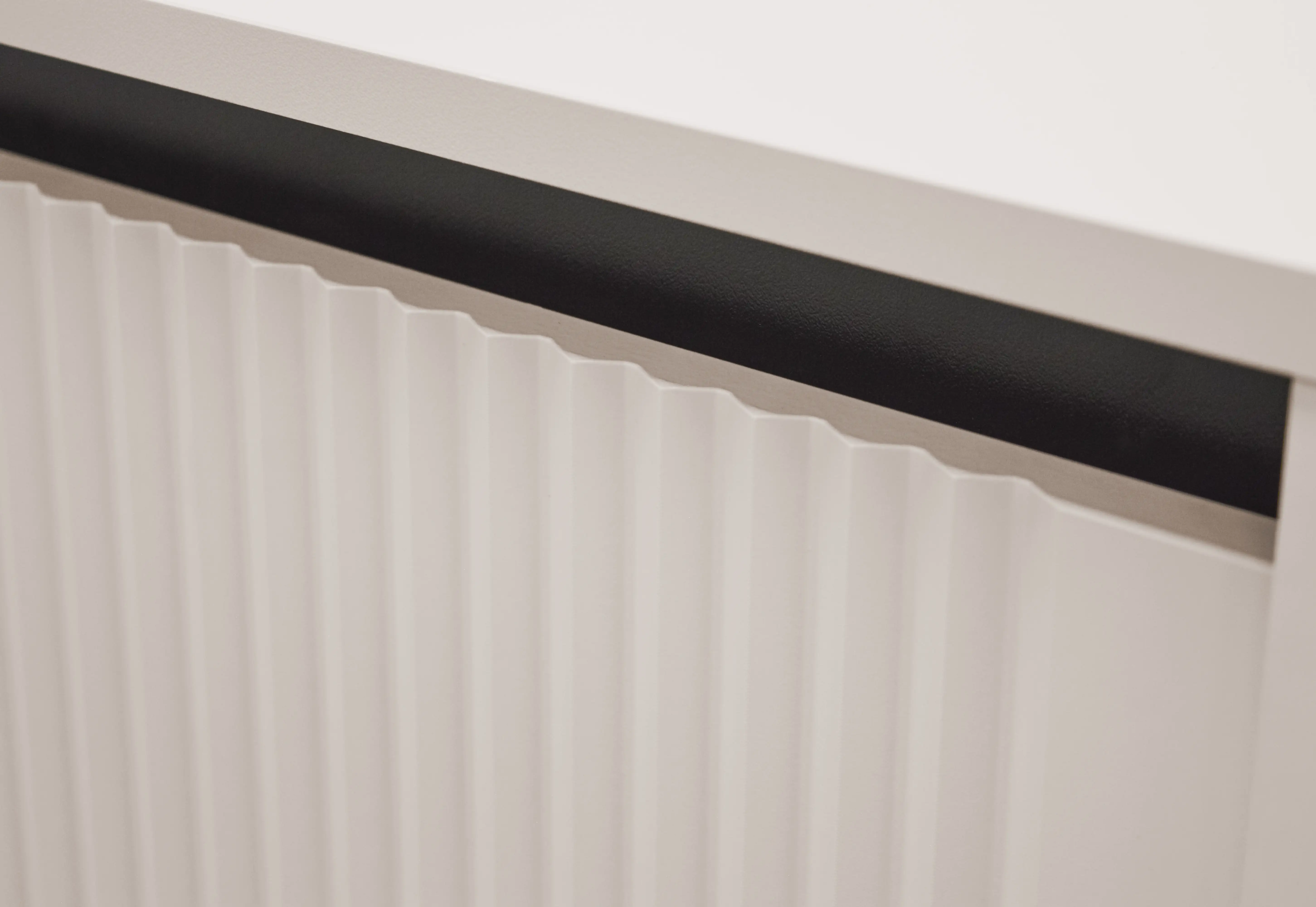 Vitrína s drážkovaným čelem Yukashi 2F T101 béžová